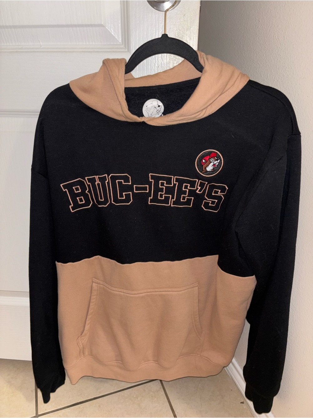 Buc-ee's Two-Tone Black and Tan Hooded Pullover Sweatshirt